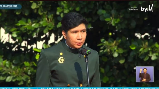 Windah Basudara jadi pembina upacara HUT Kemerdekaan ke-80 RI. [YouTube/@by.U]